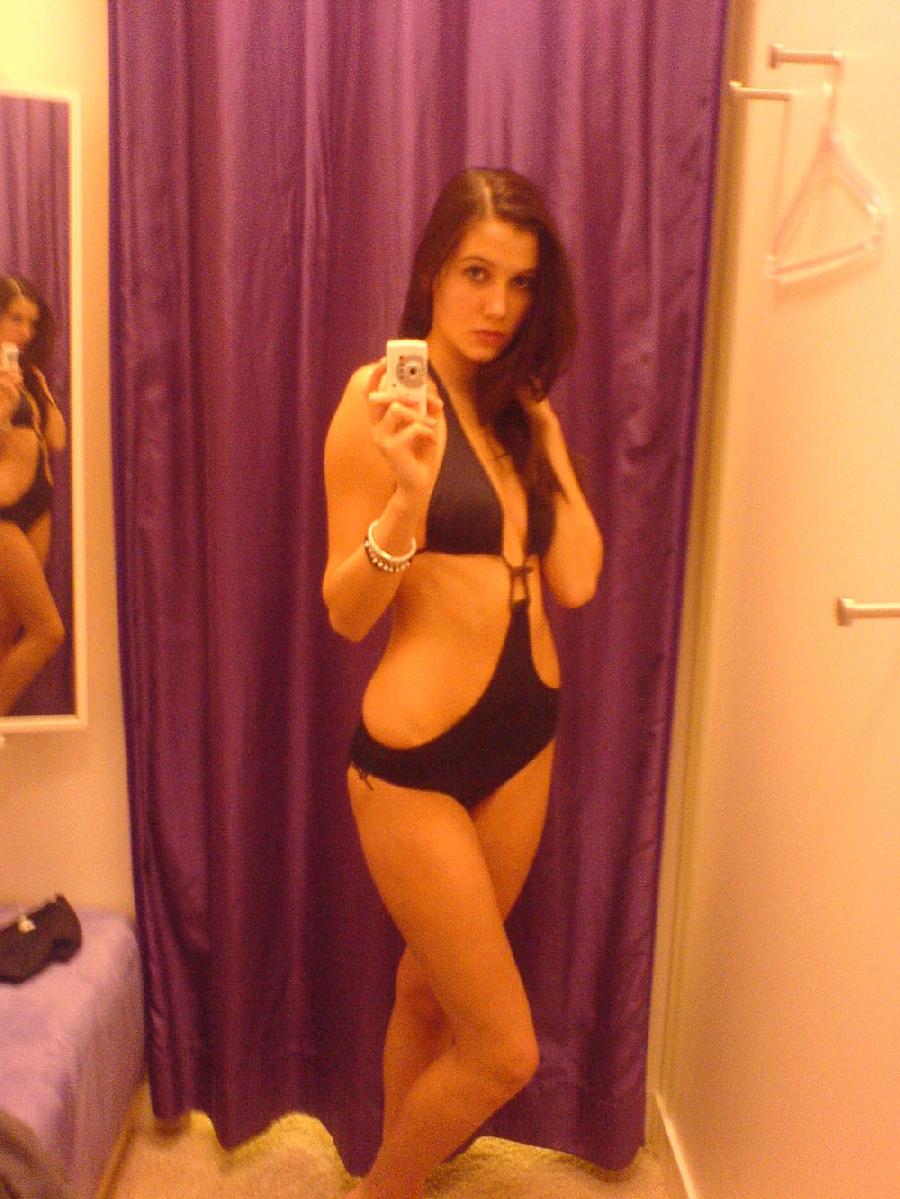 Green eyed amateur taking nude selfshots pictures - 7