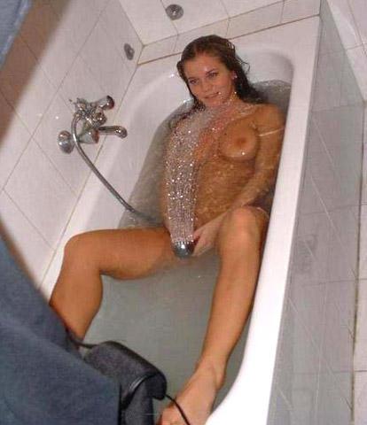 Amateurs chicks pics in bath - 20
