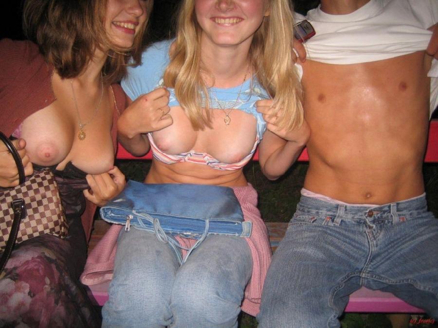 Amateurs pics from young girls at party - 16