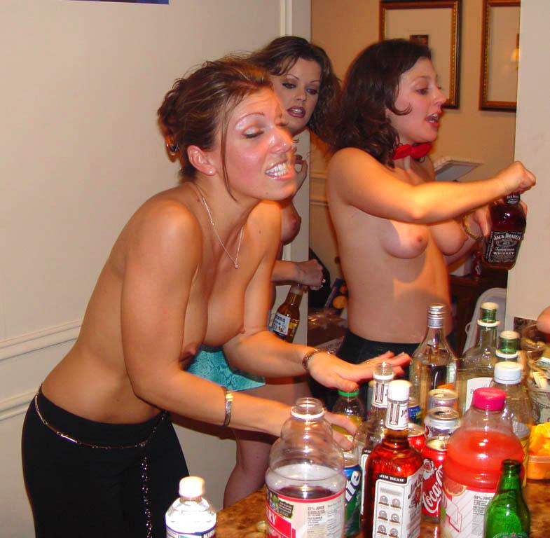 Amateurs pics from young girls at party - 20