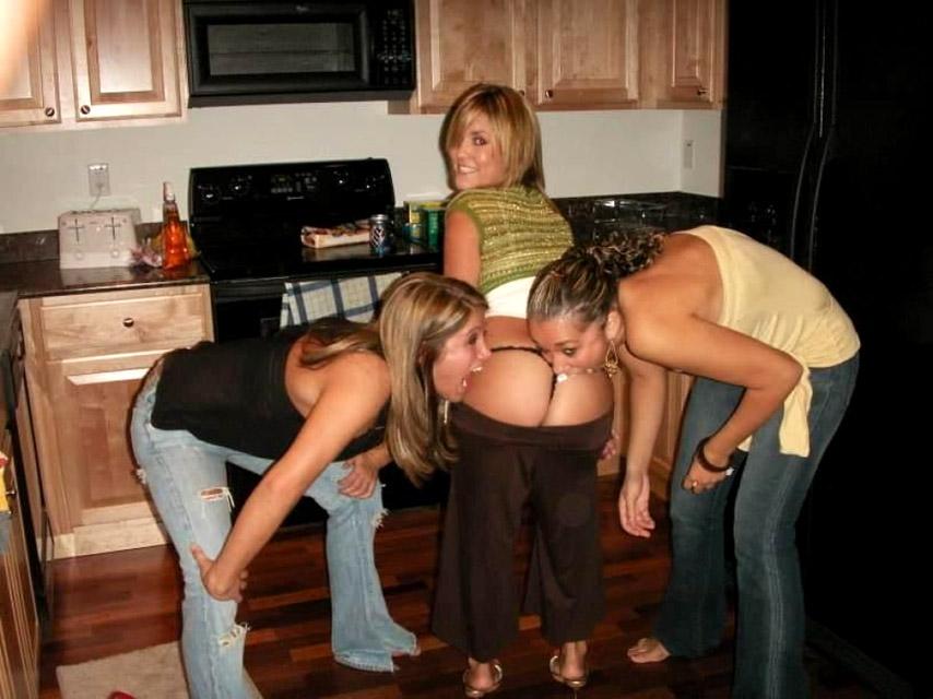 Amateurs pics from young girls at party - 28