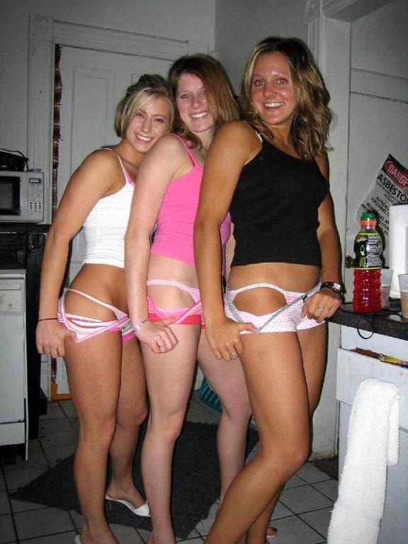 Amateurs pics from young girls at party - 29
