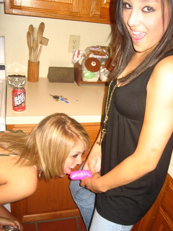 Amateurs pics from young girls at party - 6