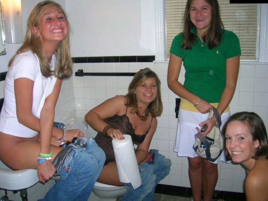 Crazy girls on toilet - 2