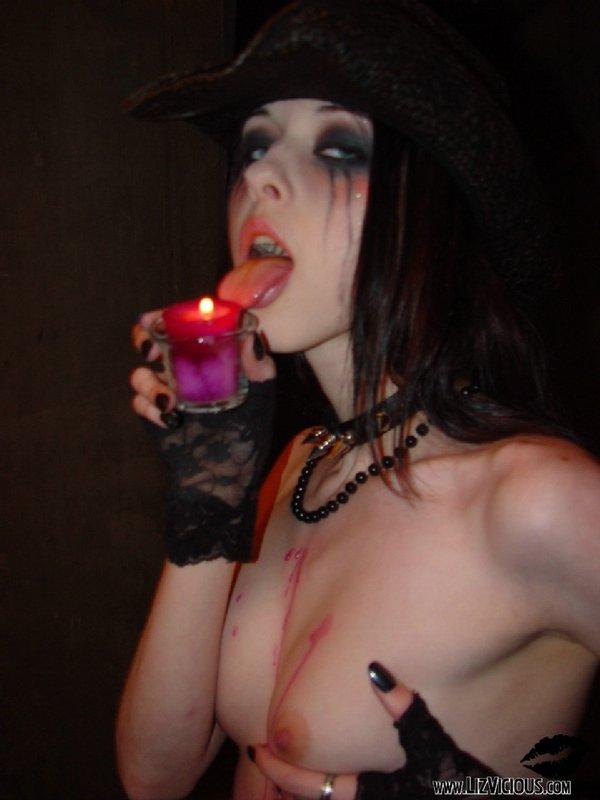 Dark cowboy girl Liz Vicious - 11