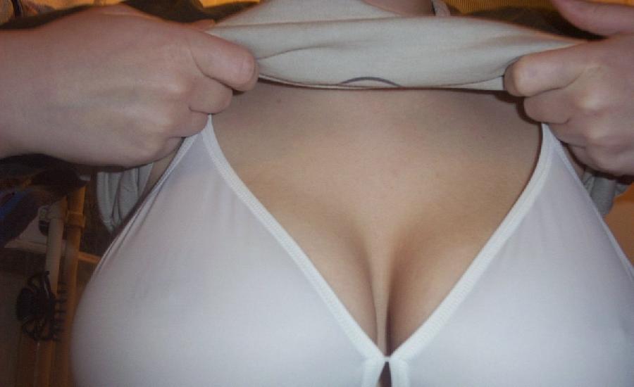 Amateurs big breasts pics - 5
