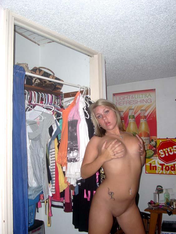 Blonde nude skate girl in her bedroom  - 2