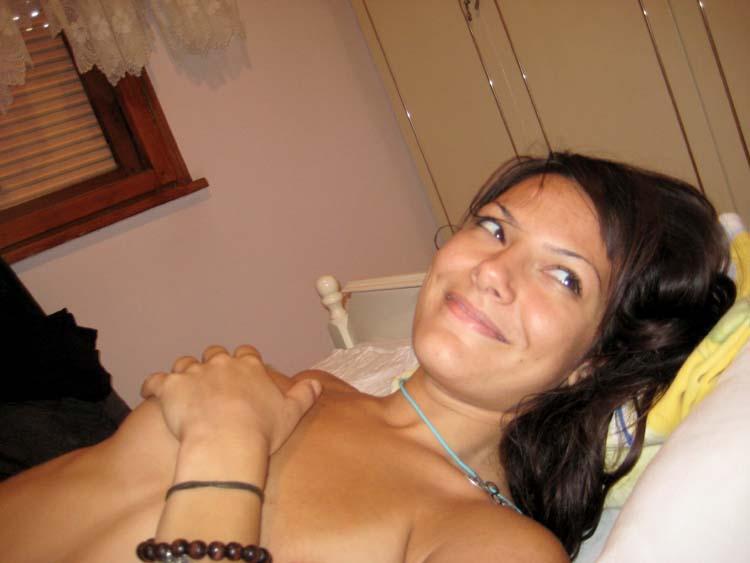 Nice babe nude in her bedroom - 5