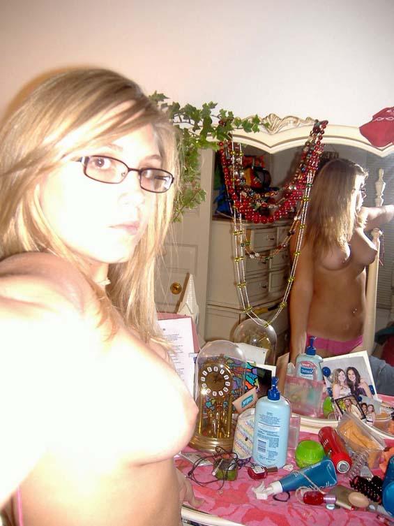 Cute girl in glasses posing nude in her bedroom - 2