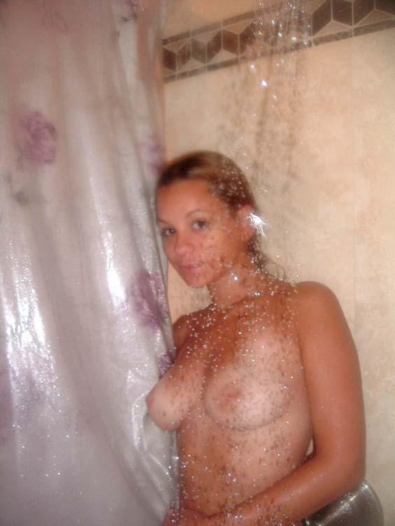 Voluptuous girl in the shower - 4