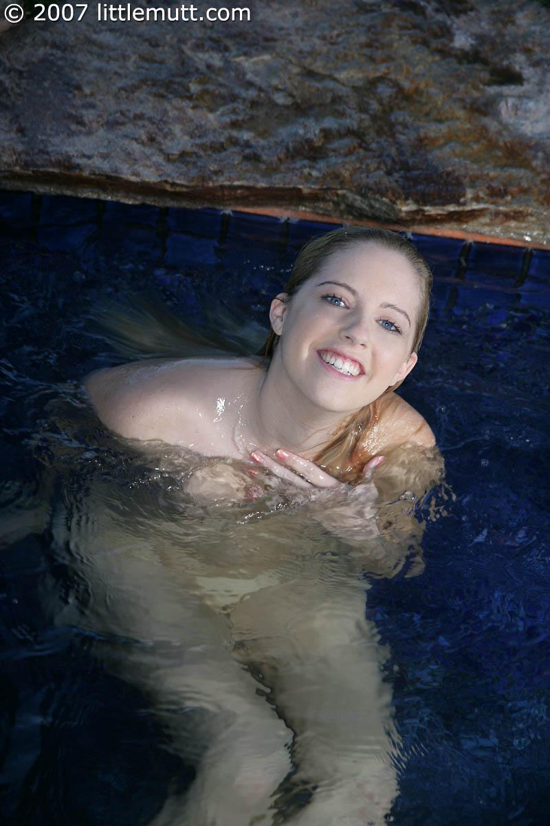 Delilah Jones swims naked - 14