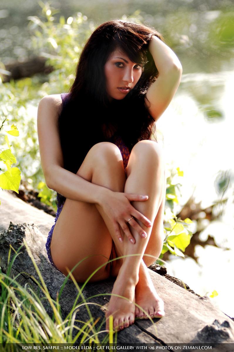 Beautiful dreamy girl shows her breast near the lonely old tree - Elda - 6