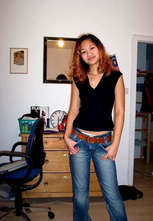Redhead Asian Is Stripping Her Clothes 5 Pics