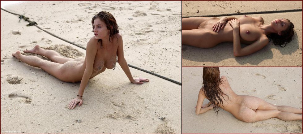 Marvelous babe and her sandy body - Linda L - 42