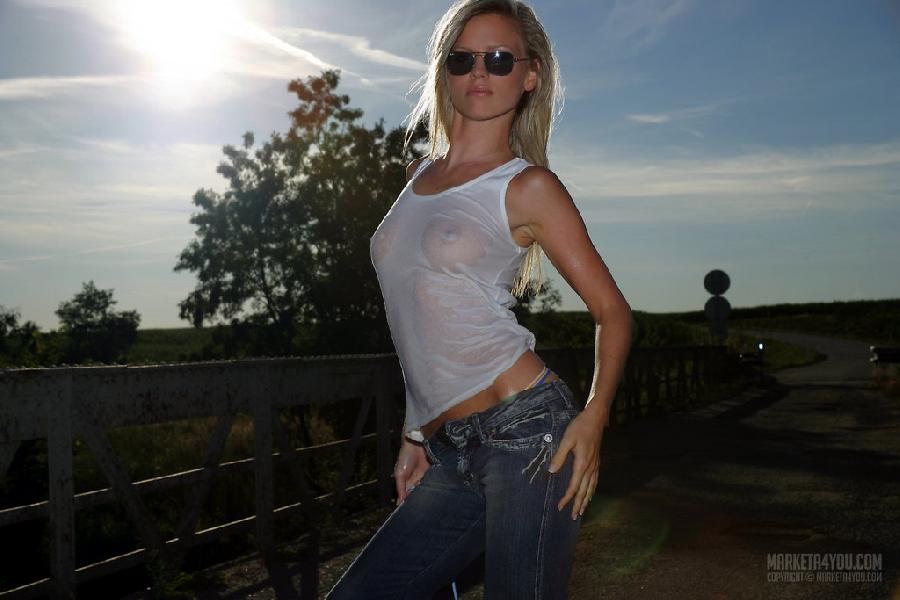 Outdoor session with sexy model - Marketa Belonoha - 7