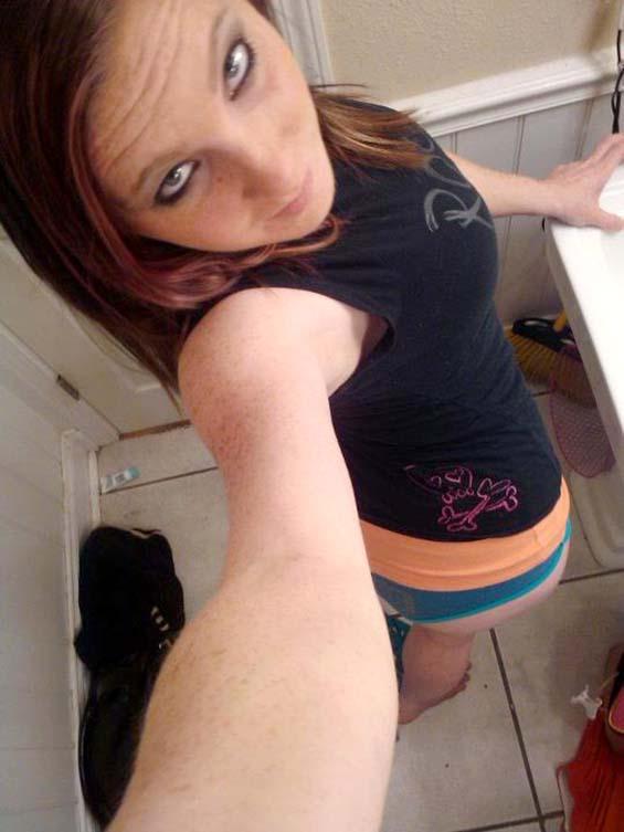 Bad amateur shows her self pics - 1