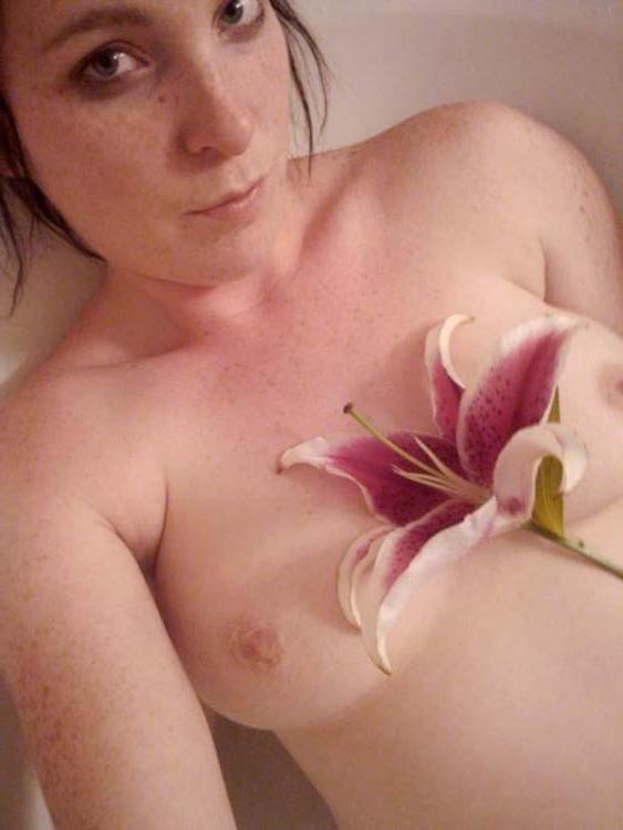 Bad amateur shows her self pics - 7