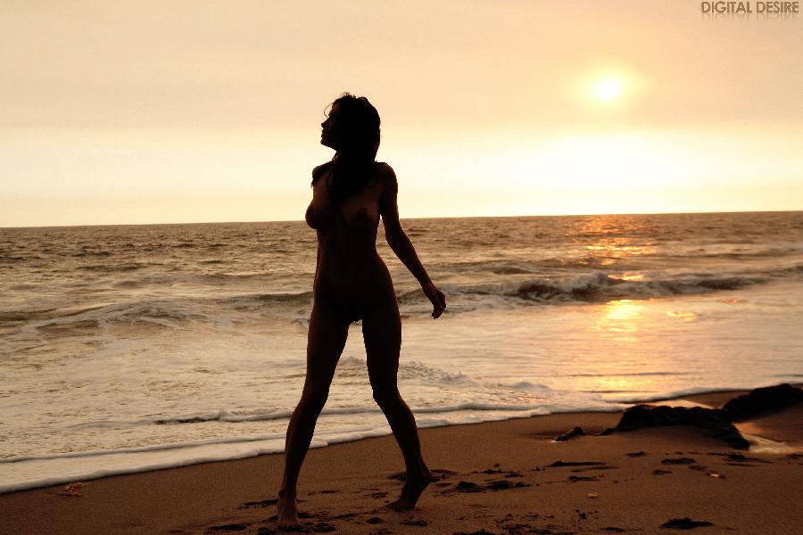 Sunset with naked Sofia Webber - 26