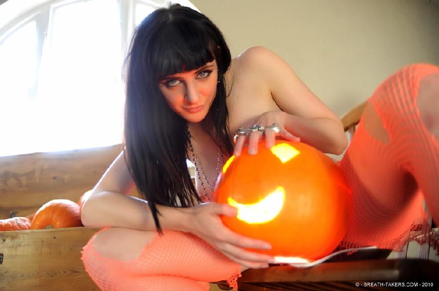 Halloween with busty Samantha Bentley - 11