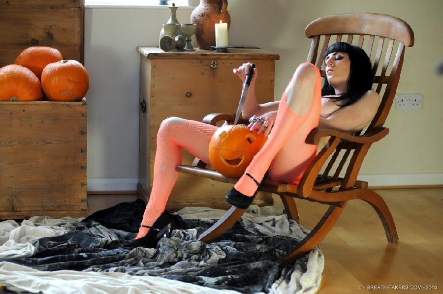 Halloween with busty Samantha Bentley - 6