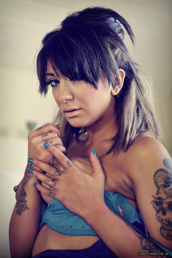 Tanned brunette with tattoos - Mai Bailey - 10
