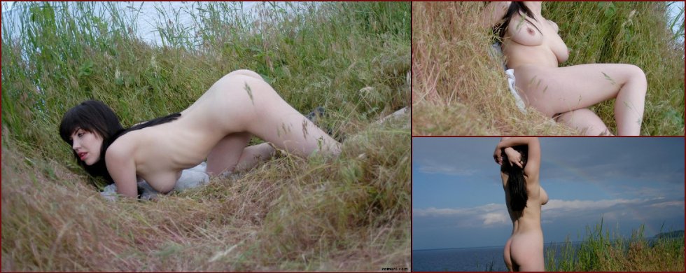 Naked woman in dense grass - Hanna. Part 1 - 1
