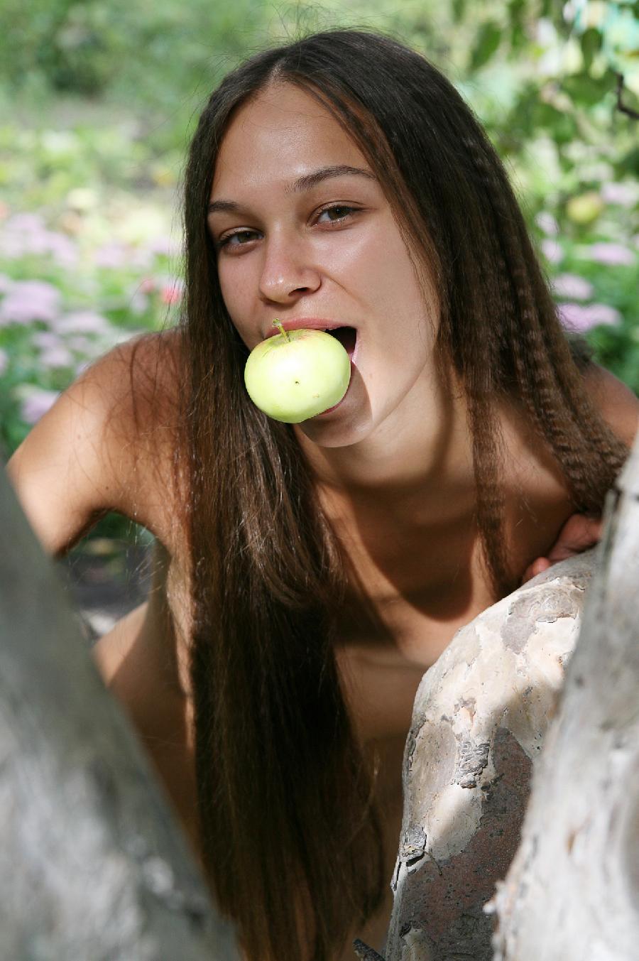 I like apples - Freya A - 10