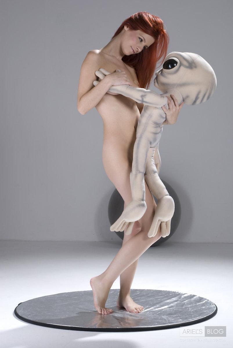 Alien and naked girl - Ariel - 1
