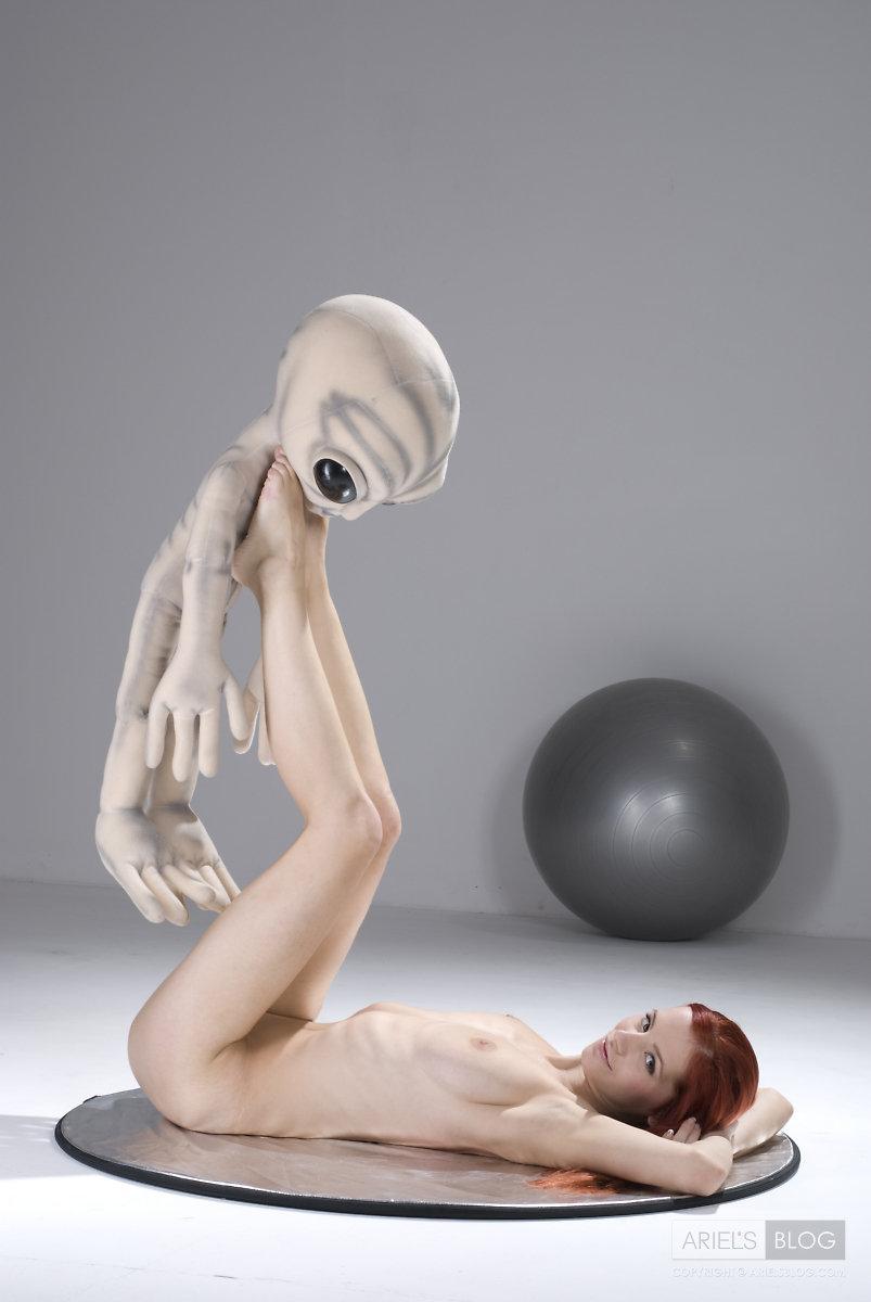 Alien and naked girl - Ariel - 7