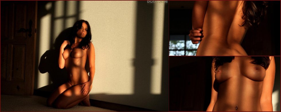 Erotic photos with naked Cali Logan - 13