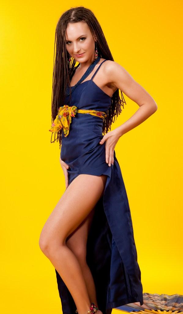Long-haired model in yellow studio - Zara Z - 1