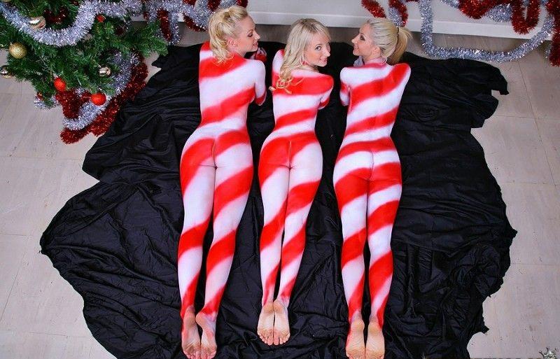 Christmas bodypainting with three lesbians - 6