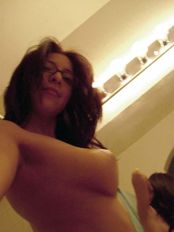 Pretty girl in glasses shows her body nude - 5
