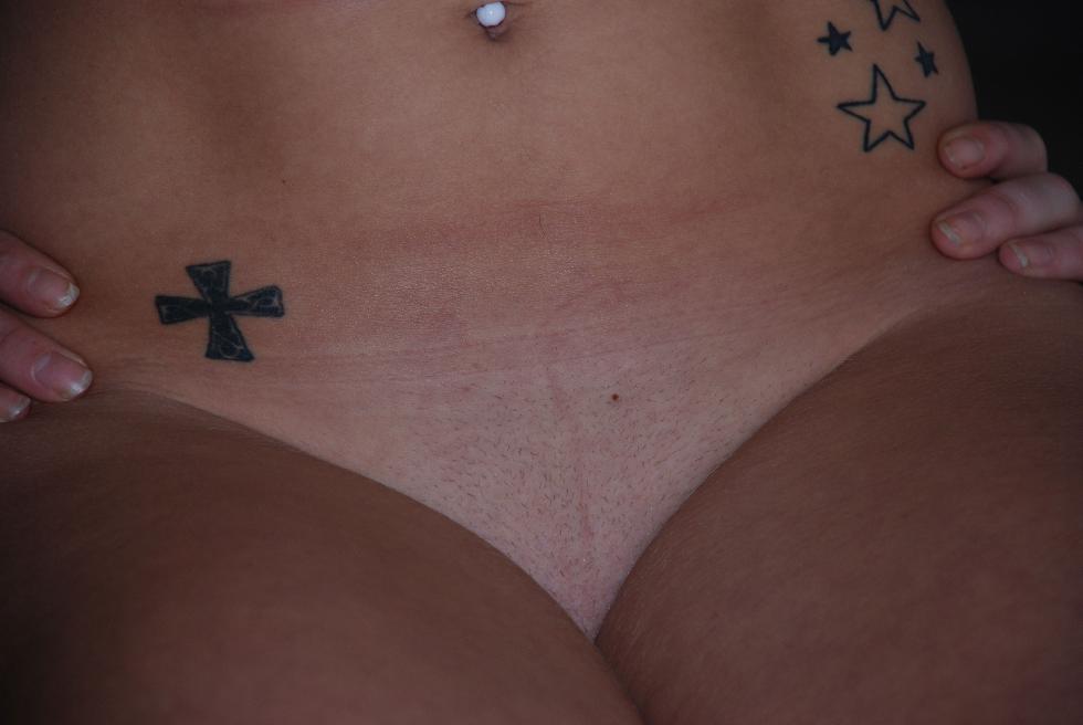 Blonde girl with tattoos and pierced nipples - Amanda - 13