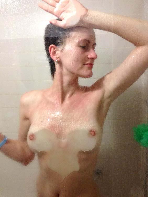 Amateur shows her body under shower - 5