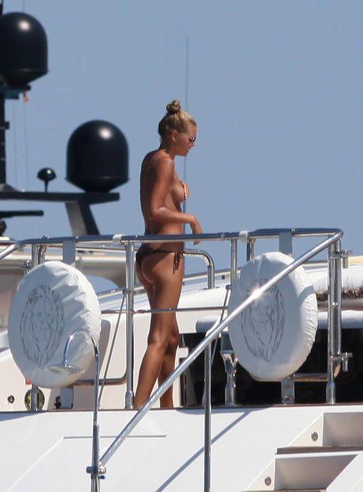Leonardo DiCaprio's ex Toni Garrn topless - 3