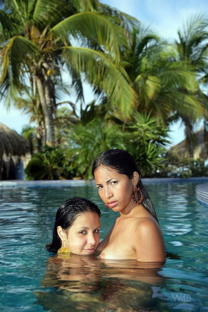 Two Latinas in paradise - Ruth Medina & Zaza - 5