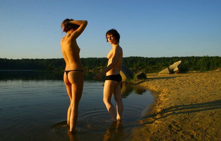 Two amateurs in topless - 5