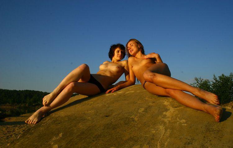 Two amateurs in topless - 9