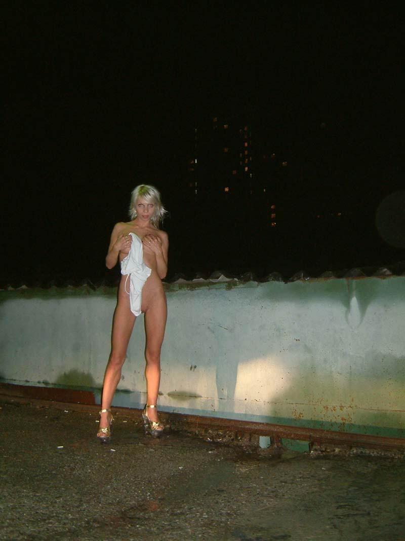 Drunk and completely naked blonde - 5