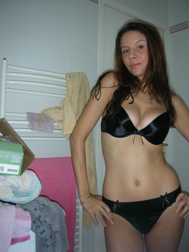 Sexy amateur strips her black underwear - 2