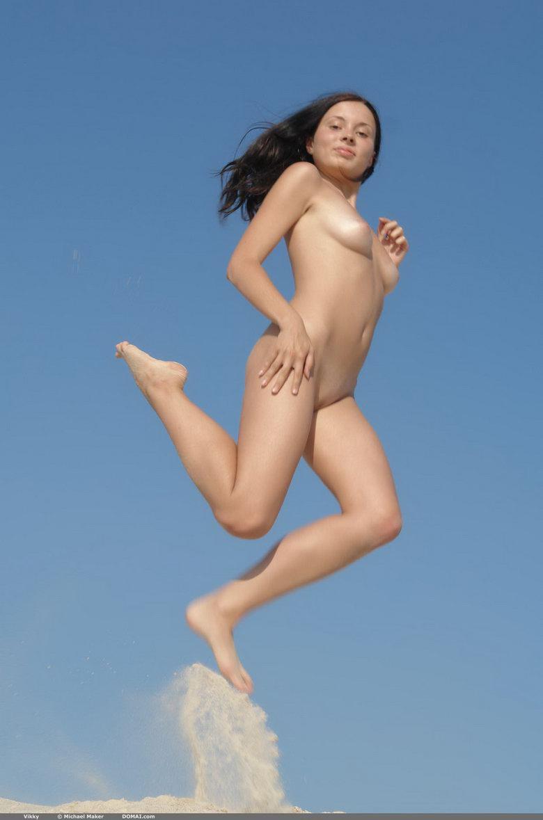 Gorgeous naked girl on the desert - Vikky - 19