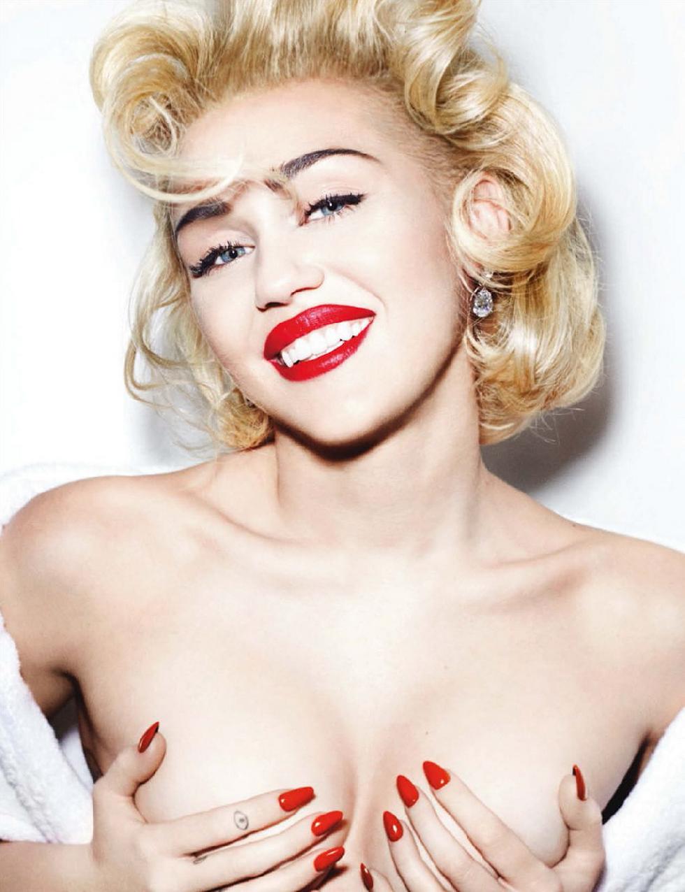 Miley Cyrus as Marilyn Monroe - 1