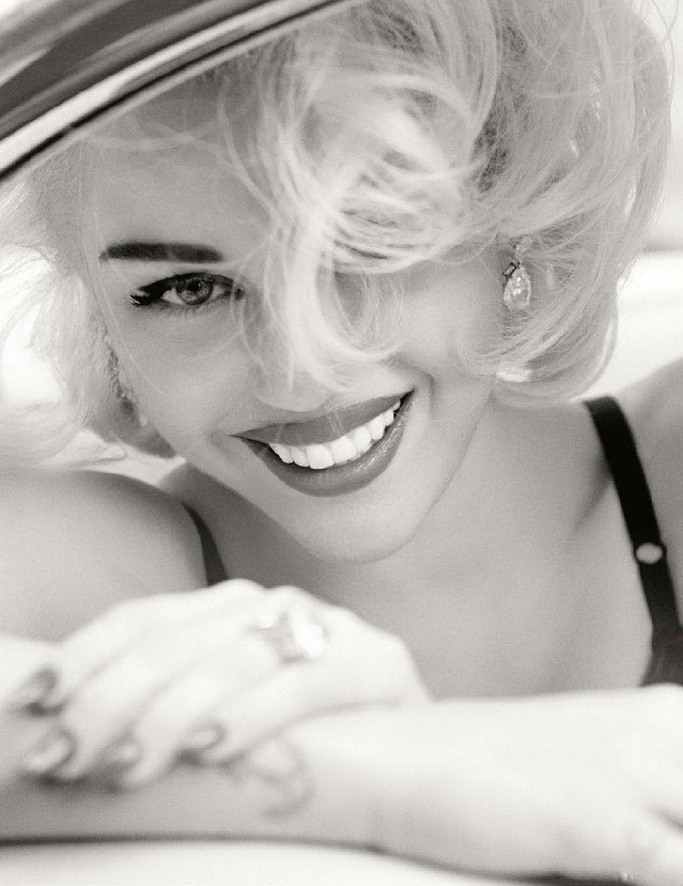 Miley Cyrus as Marilyn Monroe - 7