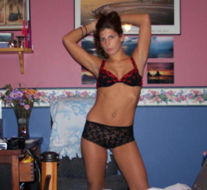 Amateur strips her sexy underwear - 1