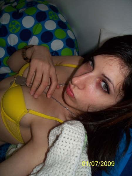Amateur takes off her yellow underwear - 4