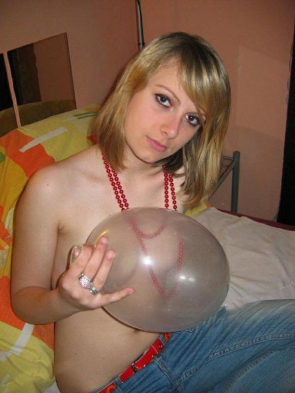 She likes balloons - 3