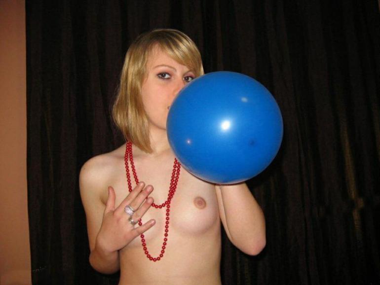 She likes balloons - 6