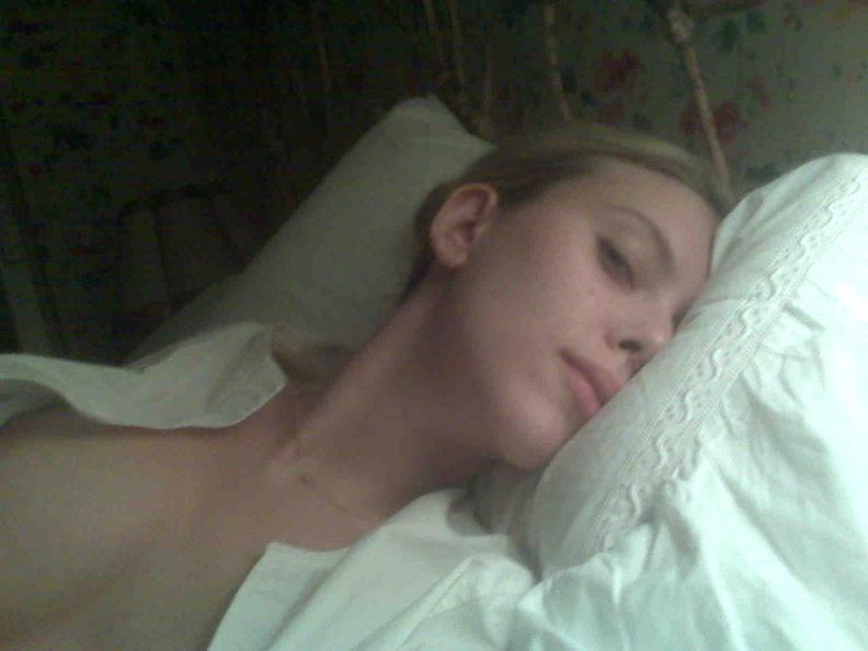 Naked Scarlett Johansson in bed - 2