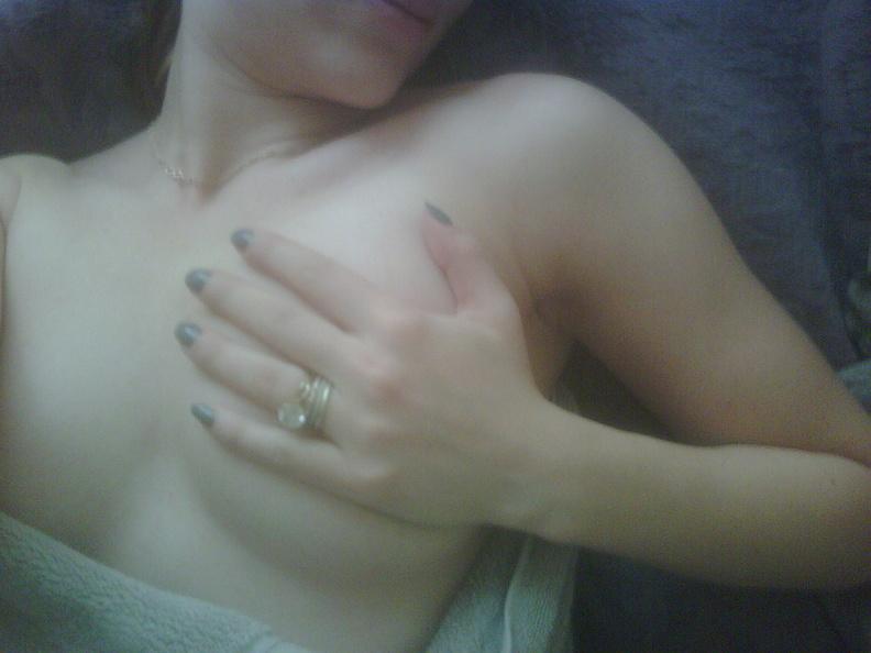Naked Scarlett Johansson in bed - 6